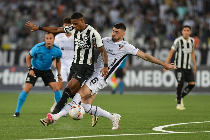 Botafogo venció a Liga de Quito e igualó a Junior
