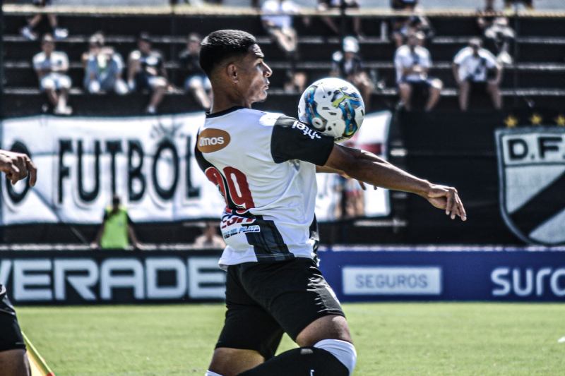 Danubio [1] - 0 La Luz (Jannenson Sarmiento - Rep. Dominicana) : r/soccer