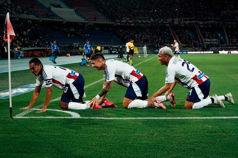 Junior aprovechó un regalo y sigue siendo poderoso en la Liga