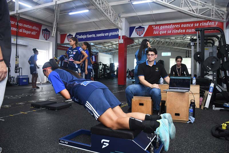 Sistema de IA evaluó fuerza muscular y riesgos de lesiones del plantel de Junior femenino